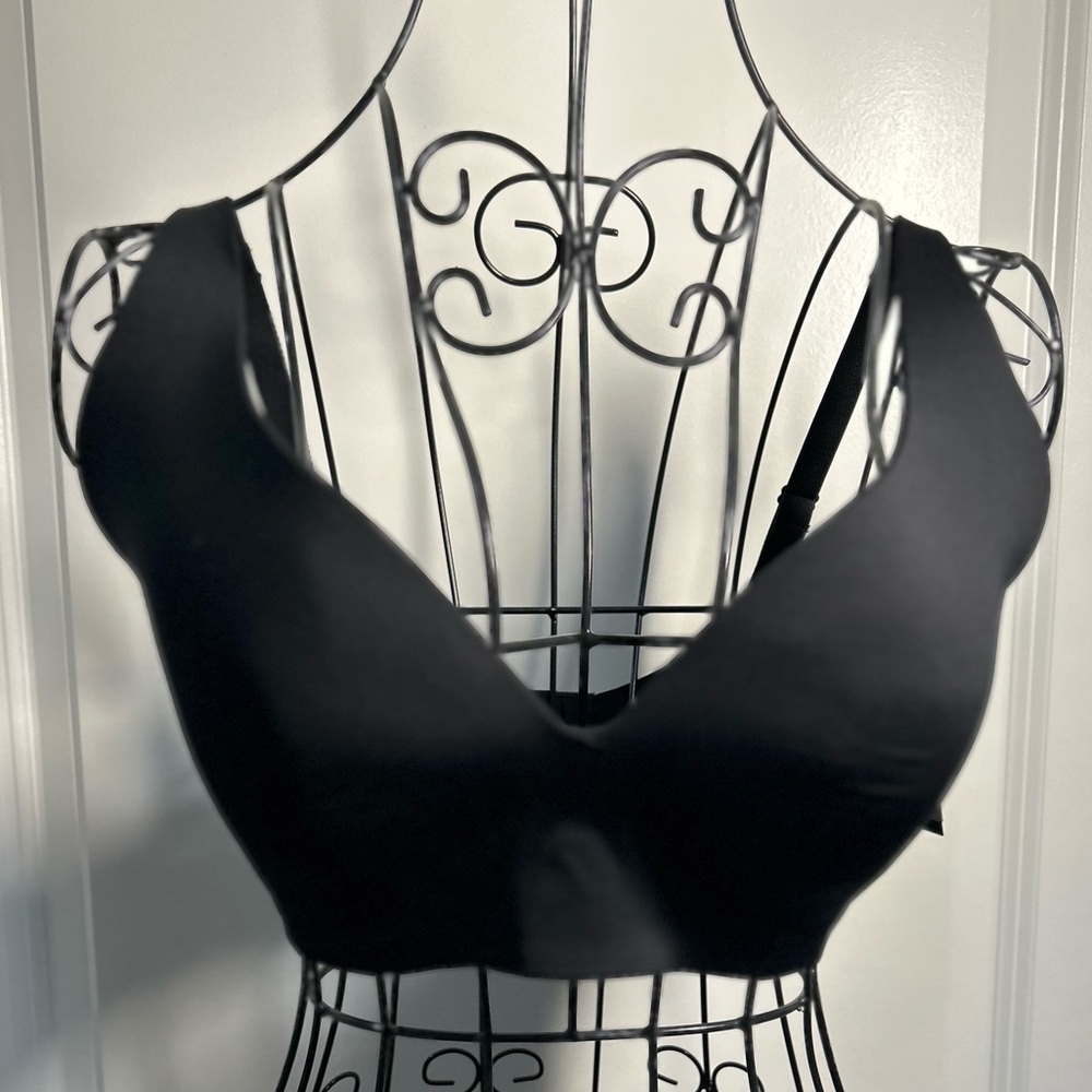 GAP Everyday‎ Wirefree Black V-Neck Bra-34DD